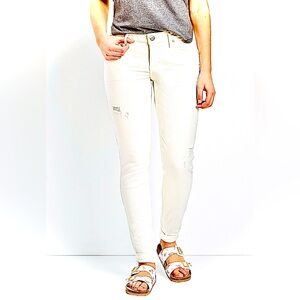 Brand  New Maurice’s White Destructed Skinny Jeans size 31 ( sz 10)